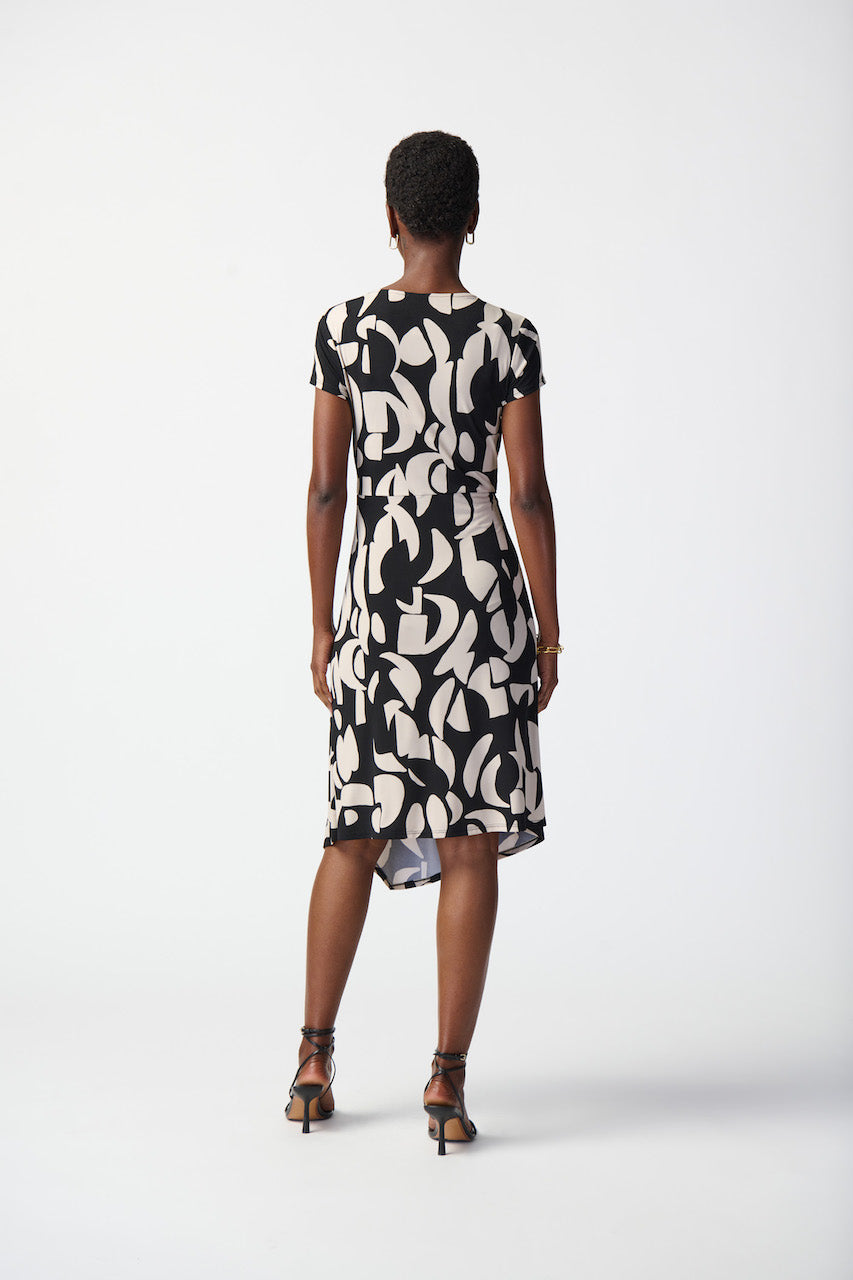 La robe ornée d'un motif abstrait de Joseph Ribkoff