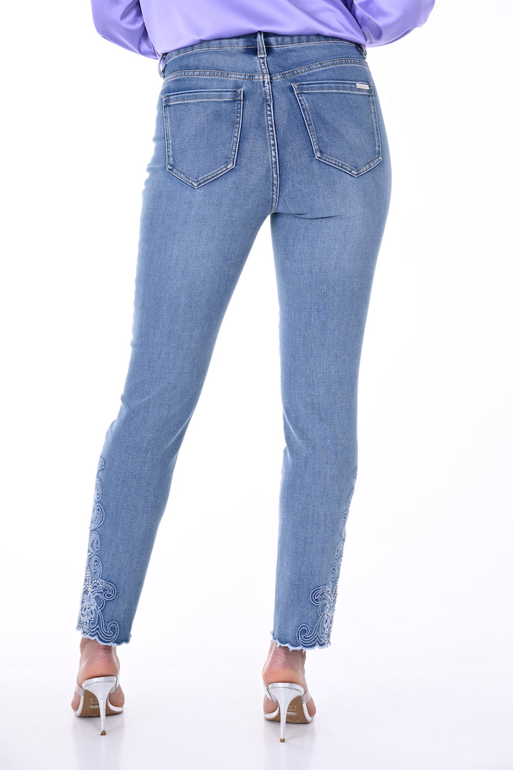 Le jeans orné de dentelle de Frank Lyman