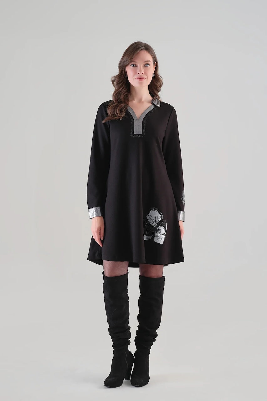 La robe noire à détails irisés Tricotto 96075 – Noir Argent – vue 1