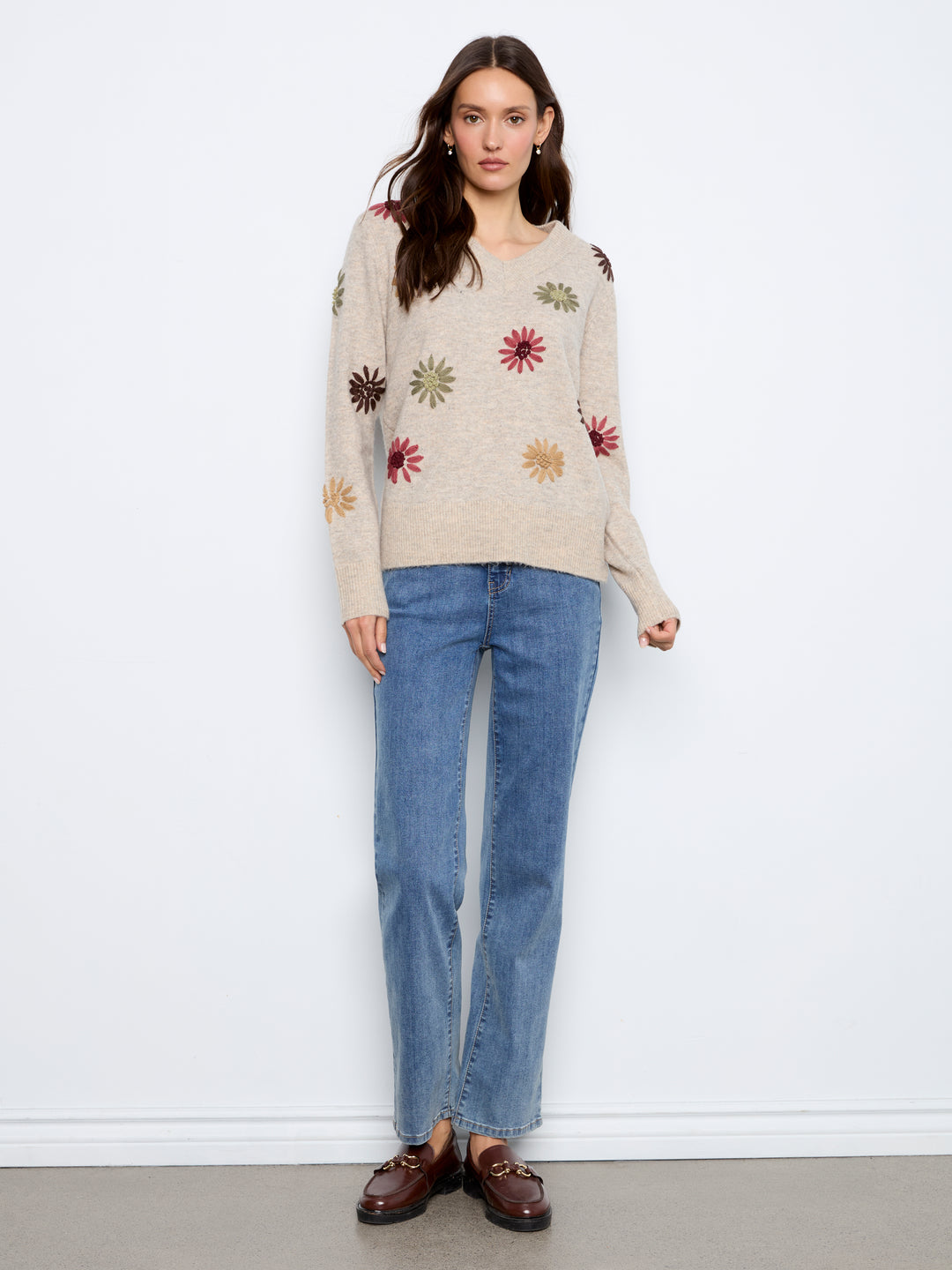 Le chandail brodé à fleurs Charlie B | C2853R-433C