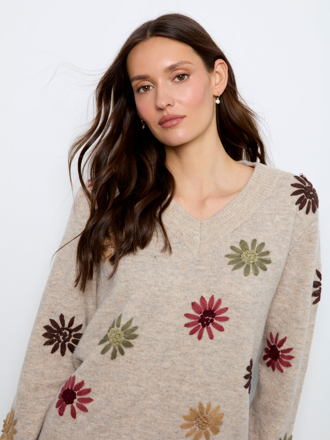 Le chandail brodé à fleurs Charlie B | C2853R-433C