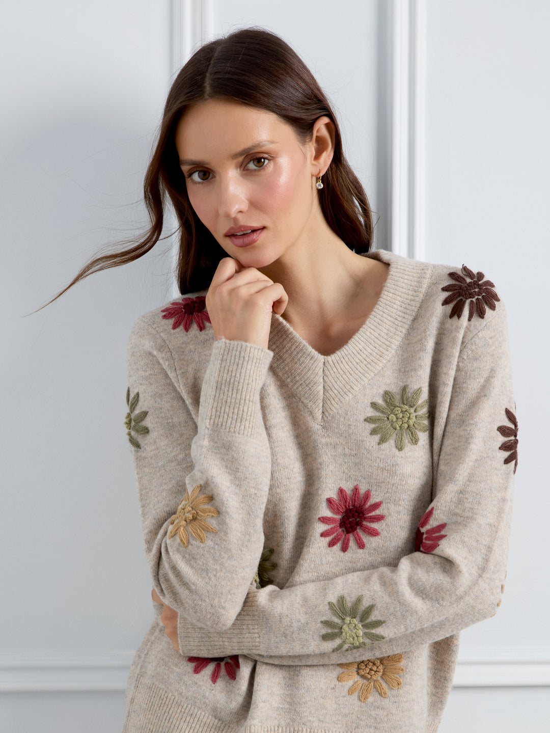 Le chandail brodé à fleurs Charlie B | C2853R-433C