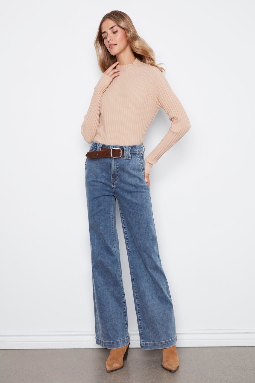 Le jean à jambe large avec ceinture Charlie B | C5807-431A