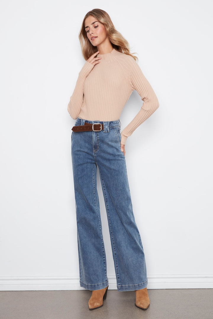 Le jean à jambe large avec ceinture Charlie B | C5807-431A