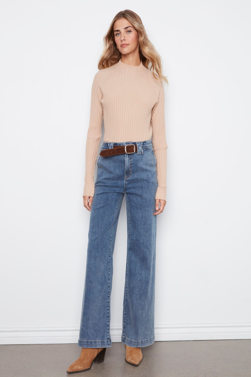 Le jean à jambe large avec ceinture Charlie B | C5807-431A