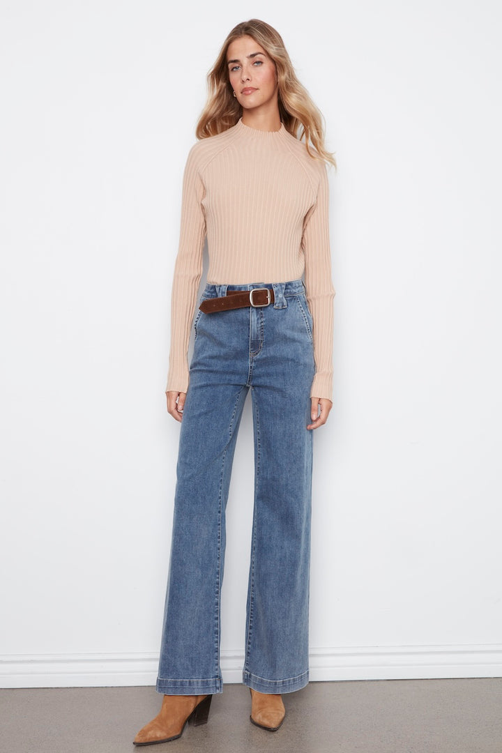 Le jean à jambe large avec ceinture Charlie B | C5807-431A