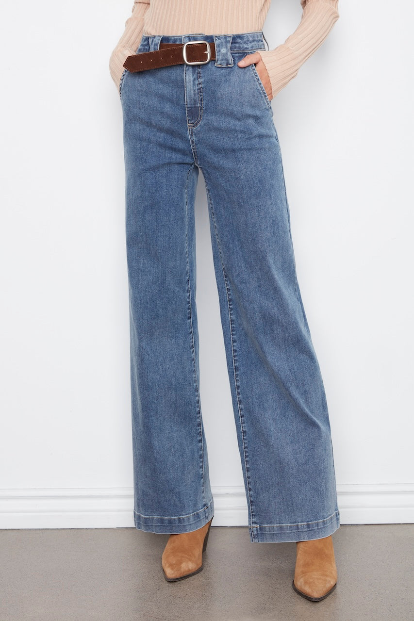 Le jean à jambe large avec ceinture Charlie B | C5807-431A