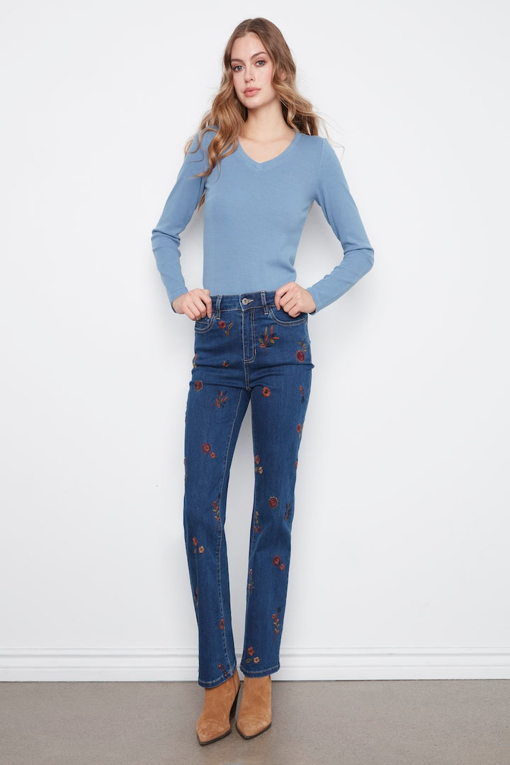 Le jean droit à broderies florales Charlie B | C5808-431A