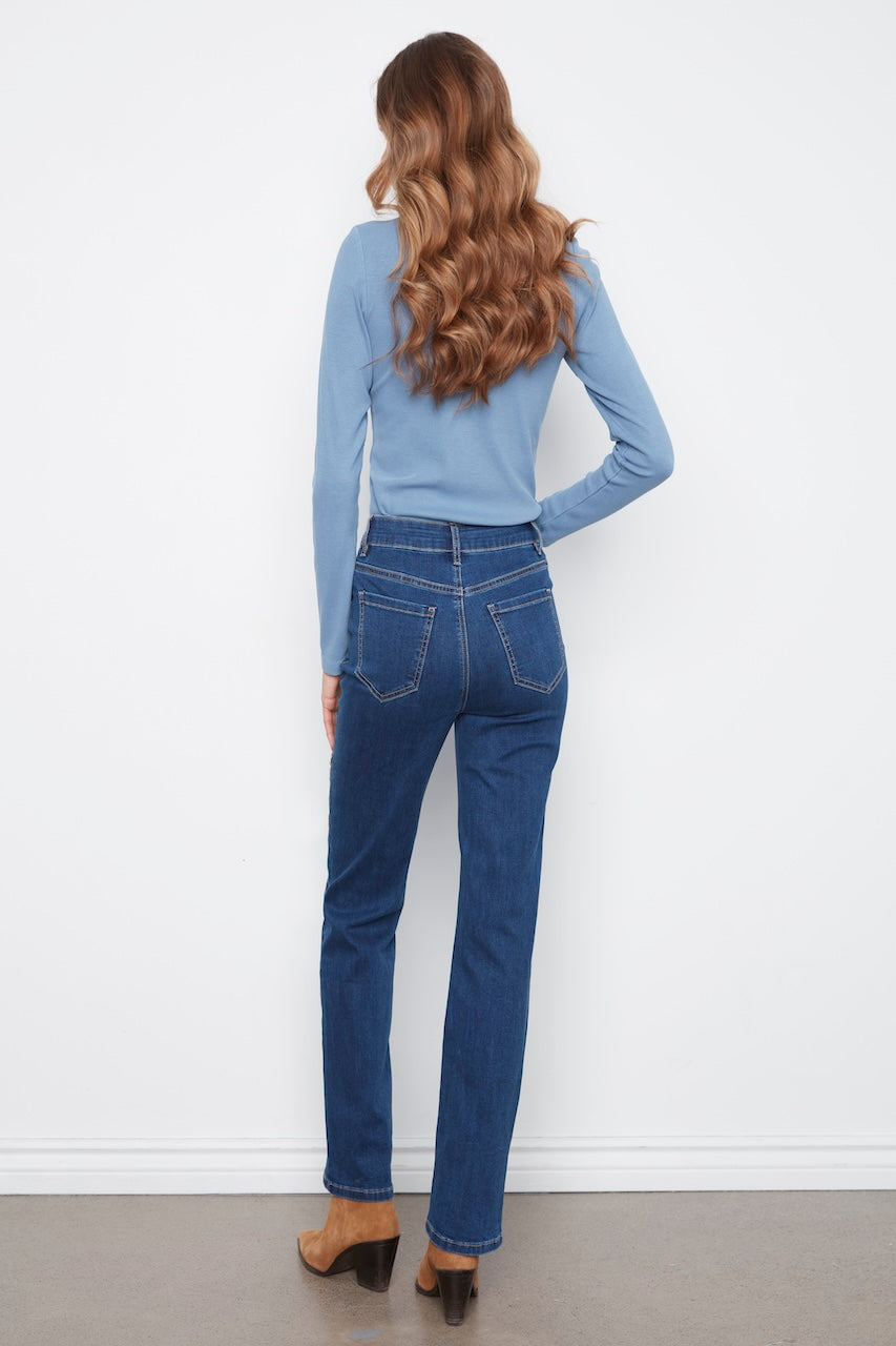 Le jean droit à broderies florales Charlie B | C5808-431A