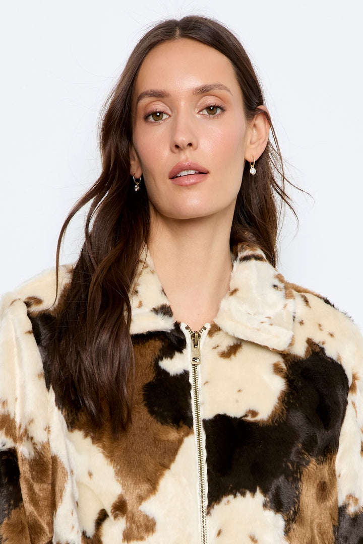Le manteau en fausse fourrure motif vache Charlie B | C6441-788C
