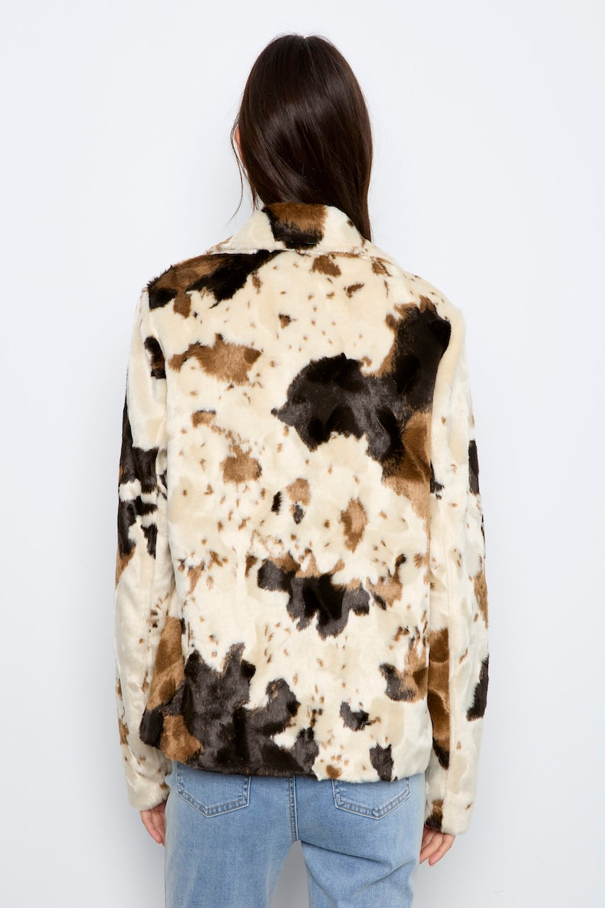 Le manteau en fausse fourrure motif vache Charlie B | C6441-788C