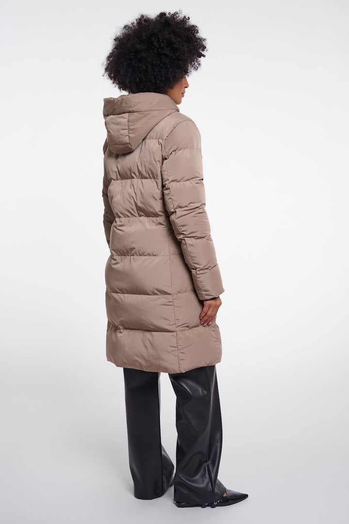 Le manteau long matelassé à capuchon Rino & Pelle | JADE-7002612