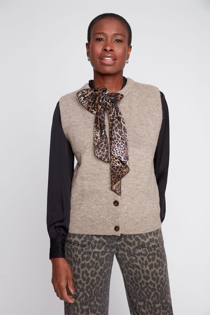 La veste en tricot avec foulard léopard Renuar | R6006-4481