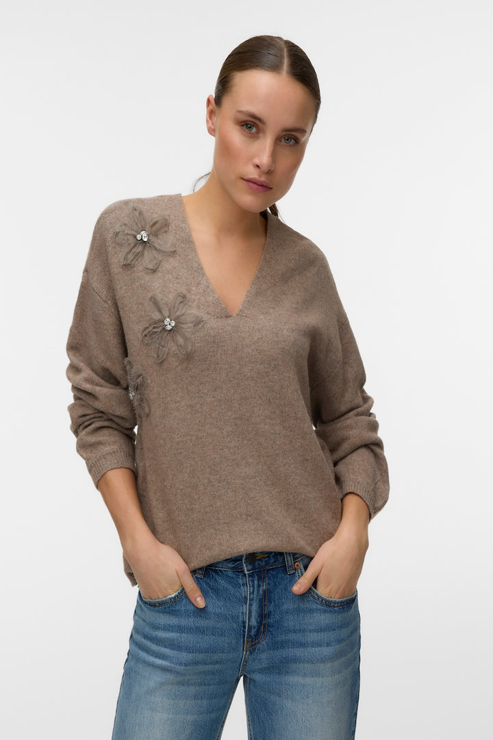 Le chandail à fleurs décoratives Vero Moda | 10352130