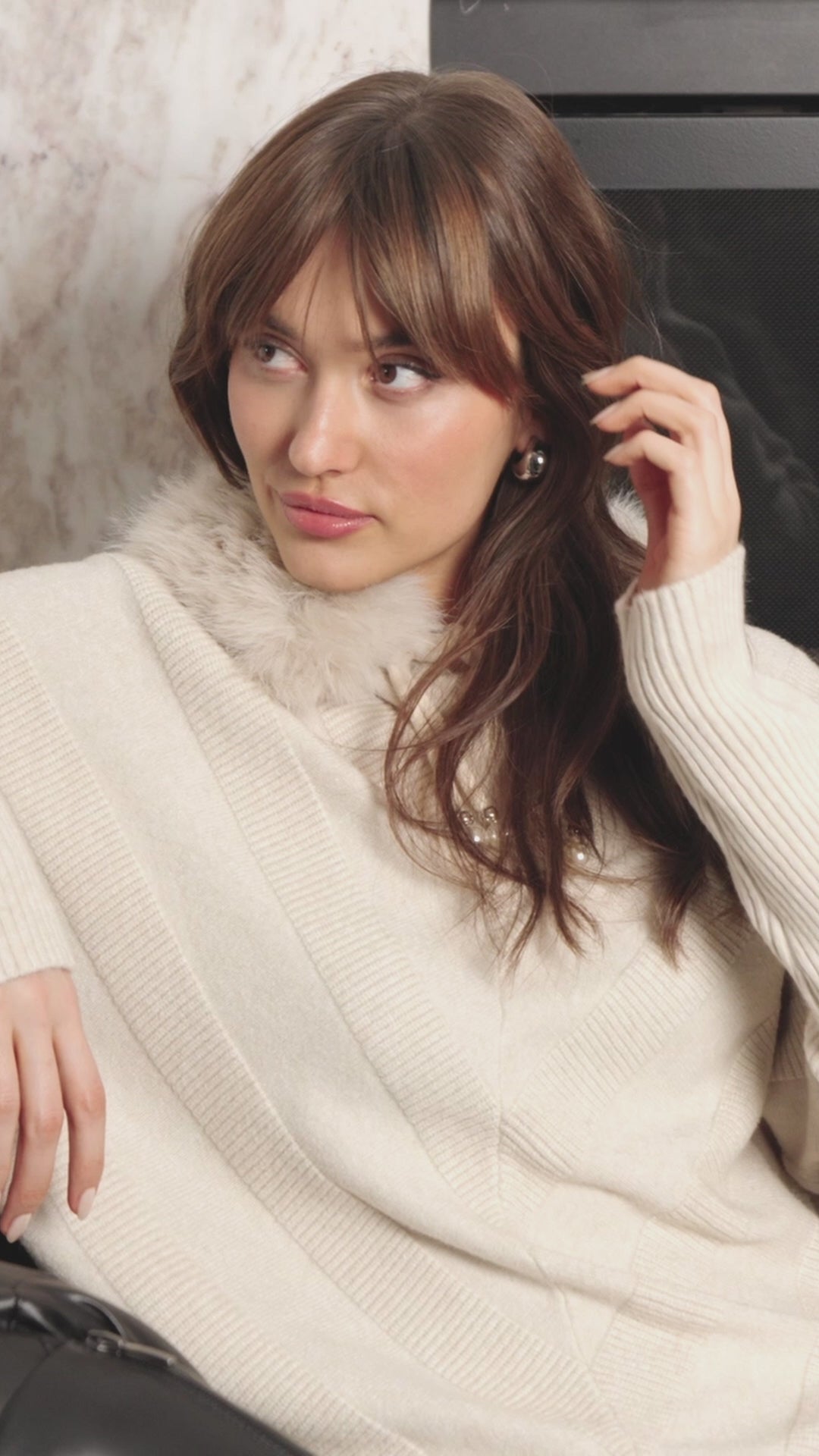 Le pull capuche avec fourrure Frank Lyman | 253780